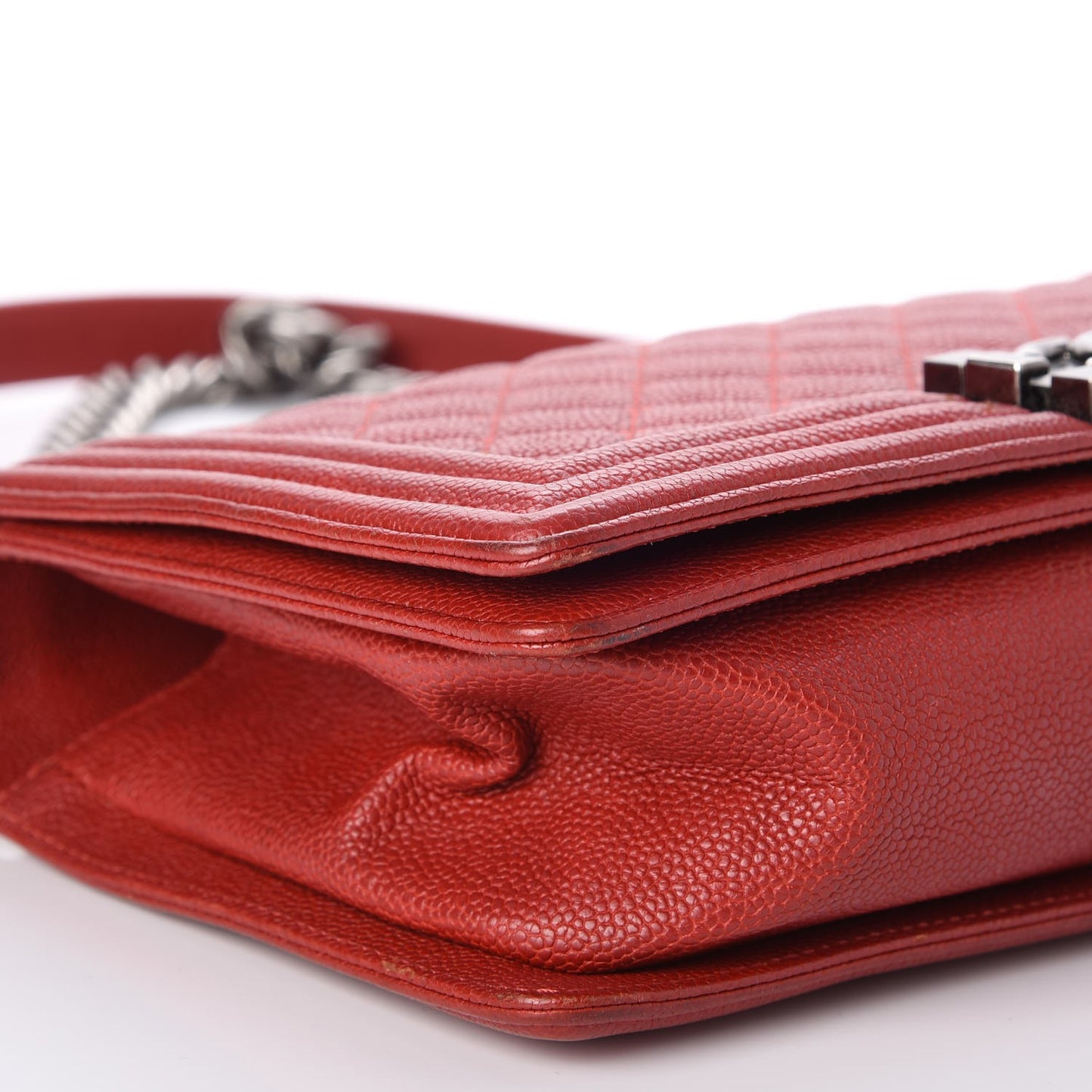 Caviar Quilted Medium Boy Flap Red