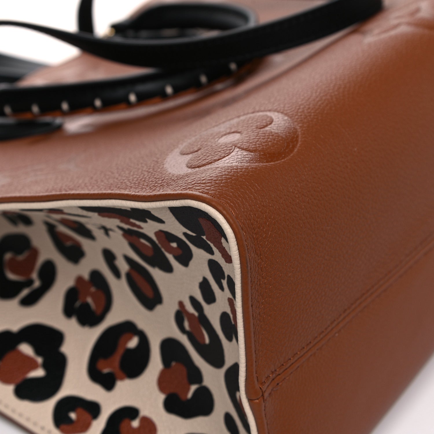 Louis Vuitton Empreinte Monogram Giant Wild At Heart Onthego MM Caramel 9 of 11