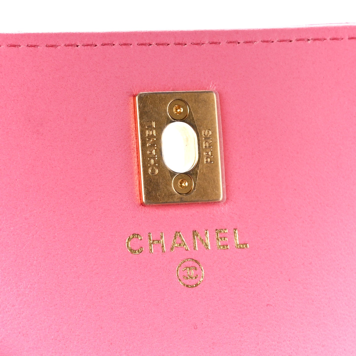 Lambskin Quilted Pearl Crush Phone Holder With Chain Pink