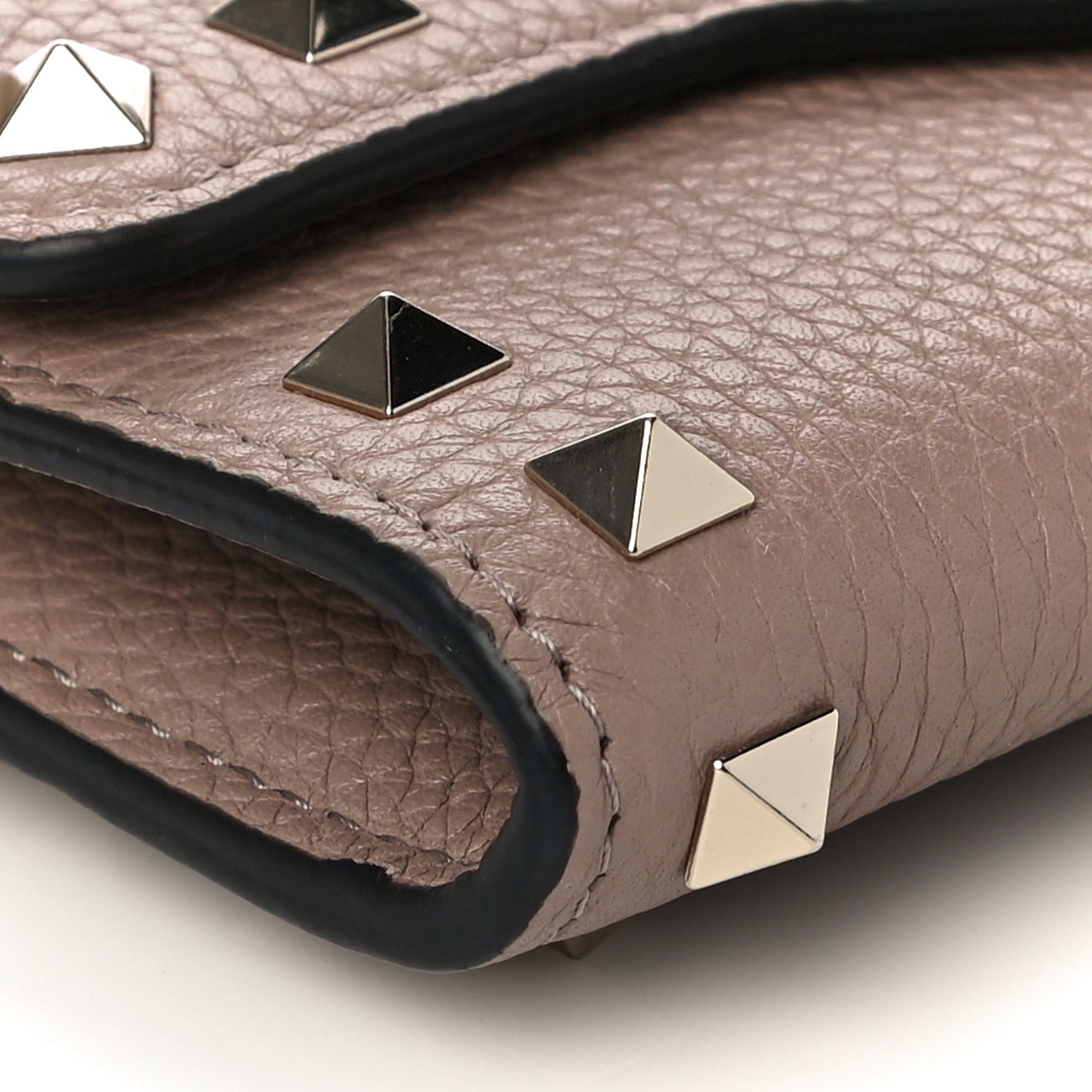 Pebbled Calfskin Rockstud Flip Lock Wallet On Chain Poudre