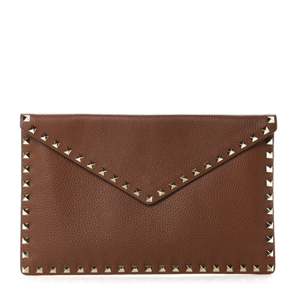 Valentino Garavani Pebbled Calfskin Large Rockstud Envelope Clutch Light Cuir 1 of 6