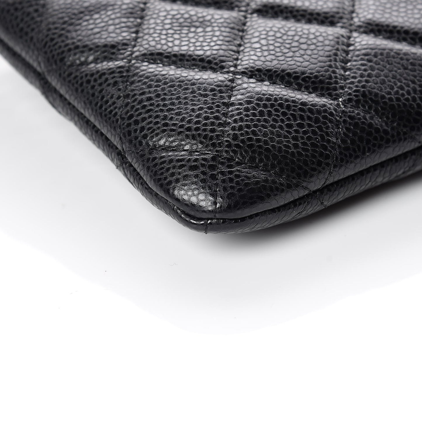 Caviar Quilted Medium Cosmetic Case Black