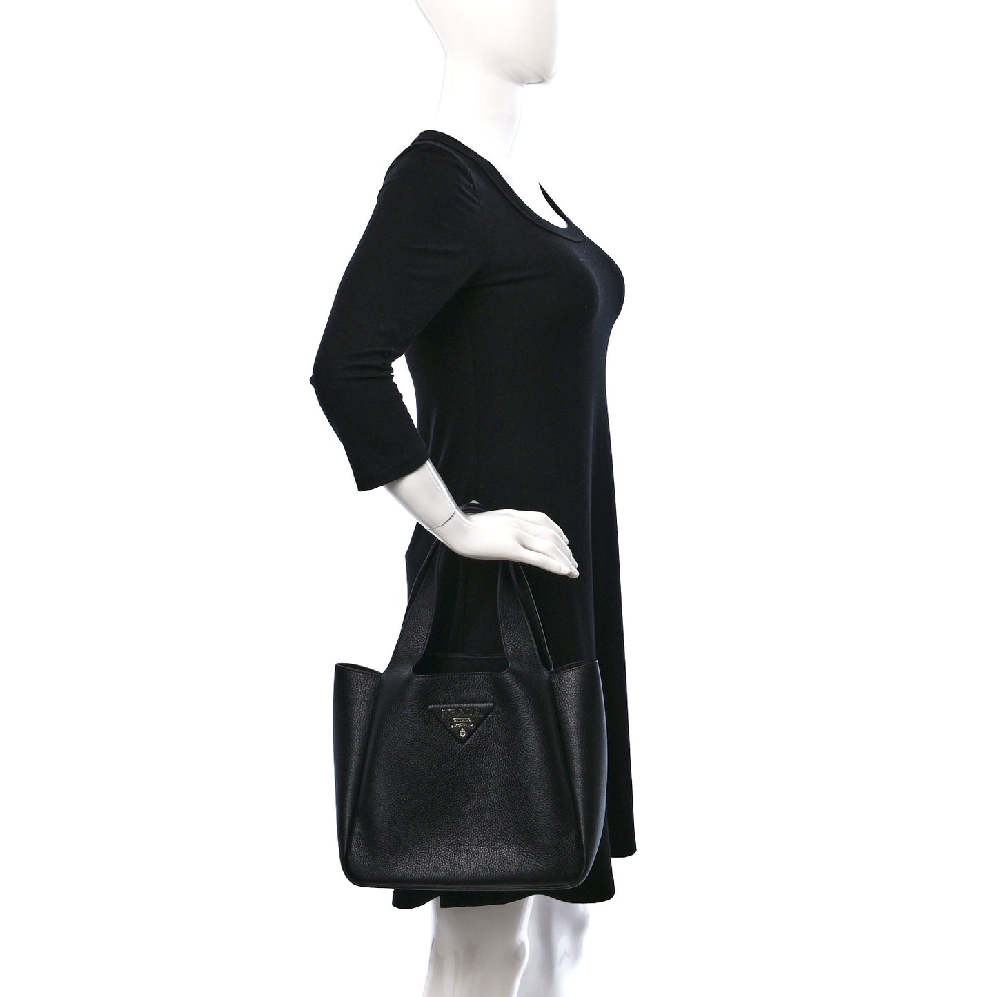 Vitello Daino Soft Medium Dynamique Tote Black