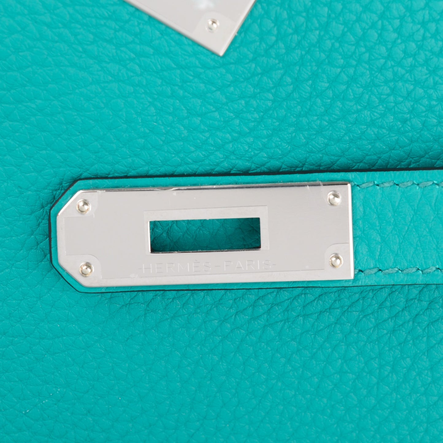 Taurillon Clemence Kelly Retourne 28 Bleu Paon