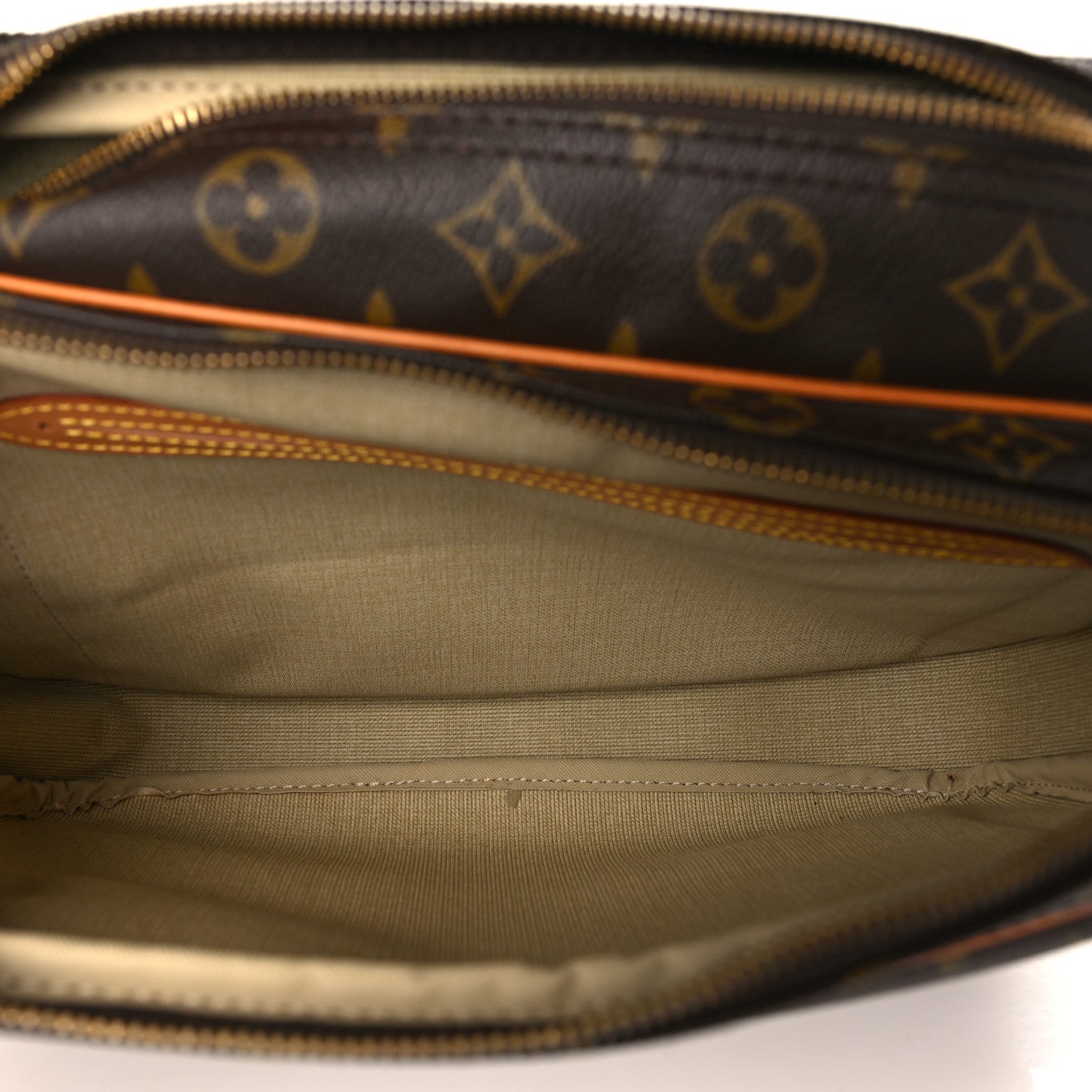 Louis Vuitton Monogram Reporter PM 5 of 10