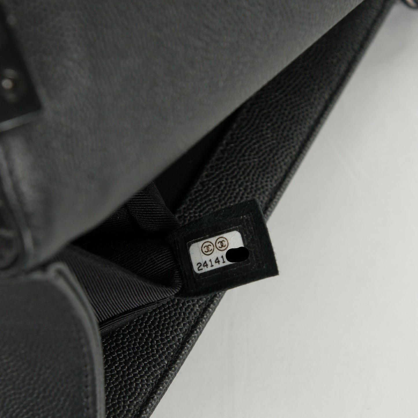 Caviar Quilted Medium Boy Flap So Black
