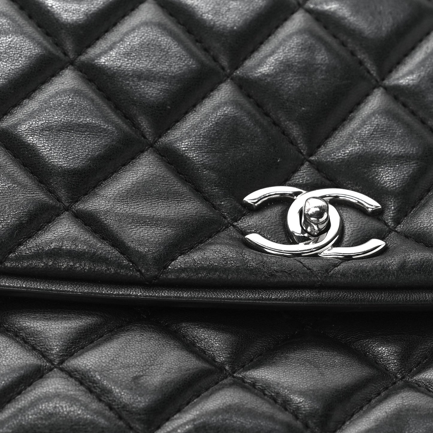 Lambskin Quilted Large Pagode Piping Flap Black