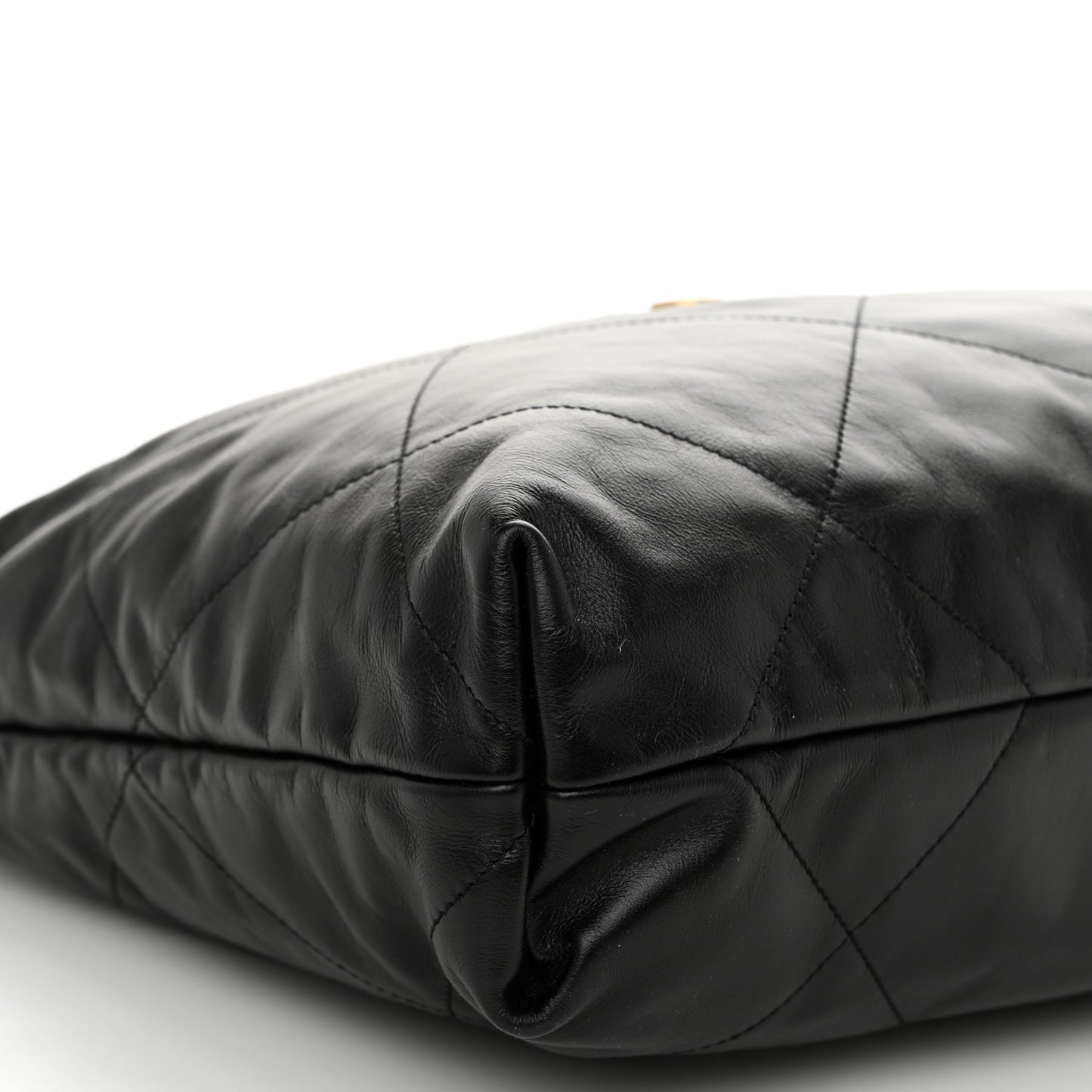 Shiny Calfskin Quilted Chanel 22 Black