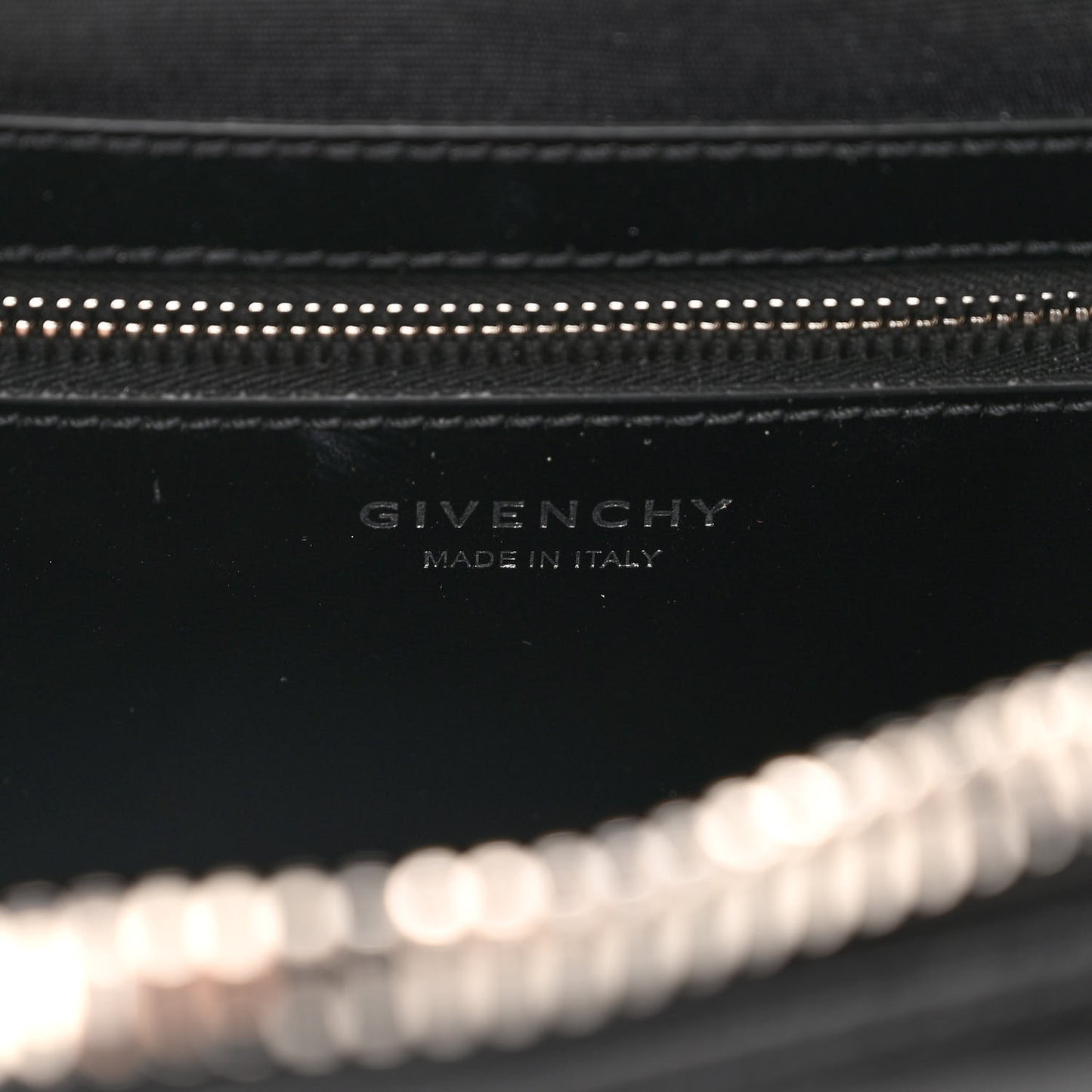 Box Calfskin Medium Lock Antigona Black