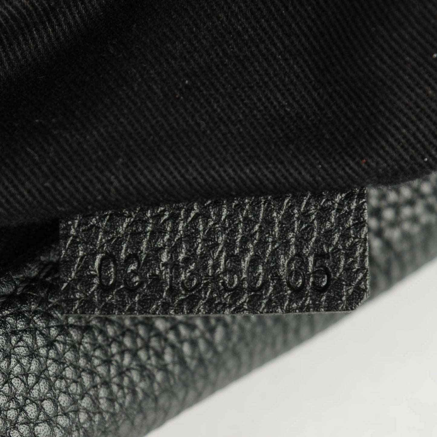 Calfskin Medium Paraty Black