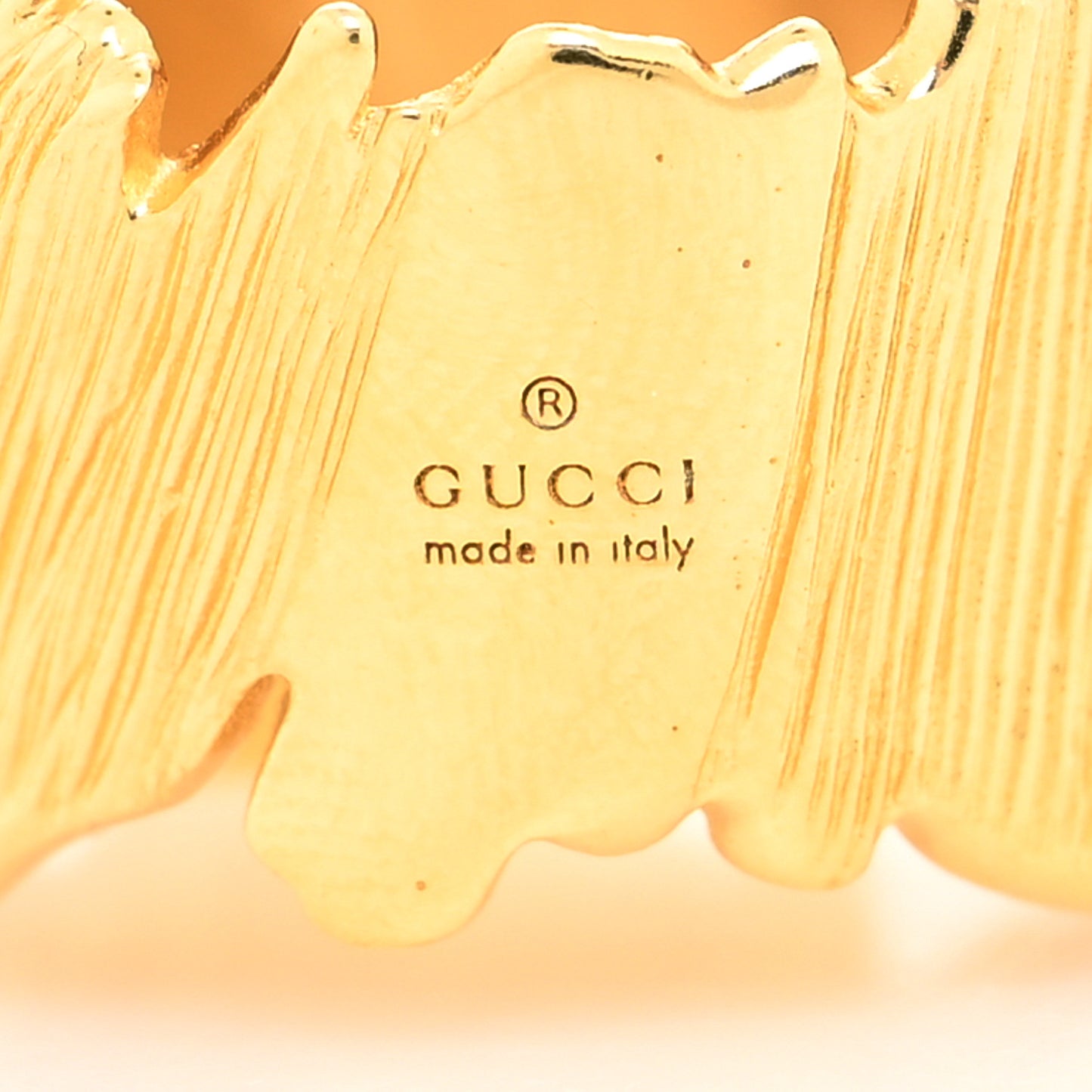 Textured Metal Interlocking G Ring S Gold