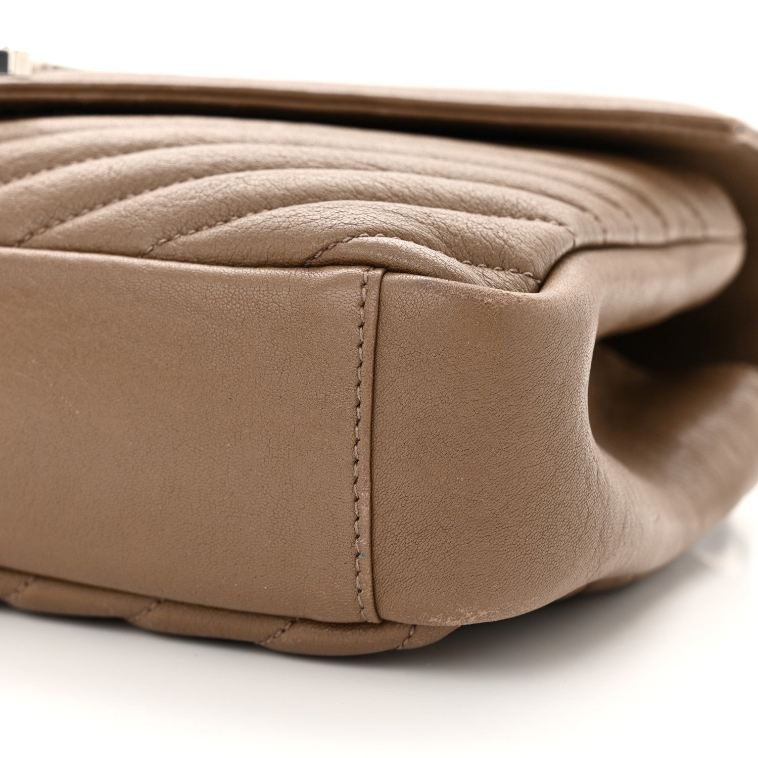 Saint Laurent Sheepskin Matelasse Chevron Monogram Medium College Bag Fard 10 of 15