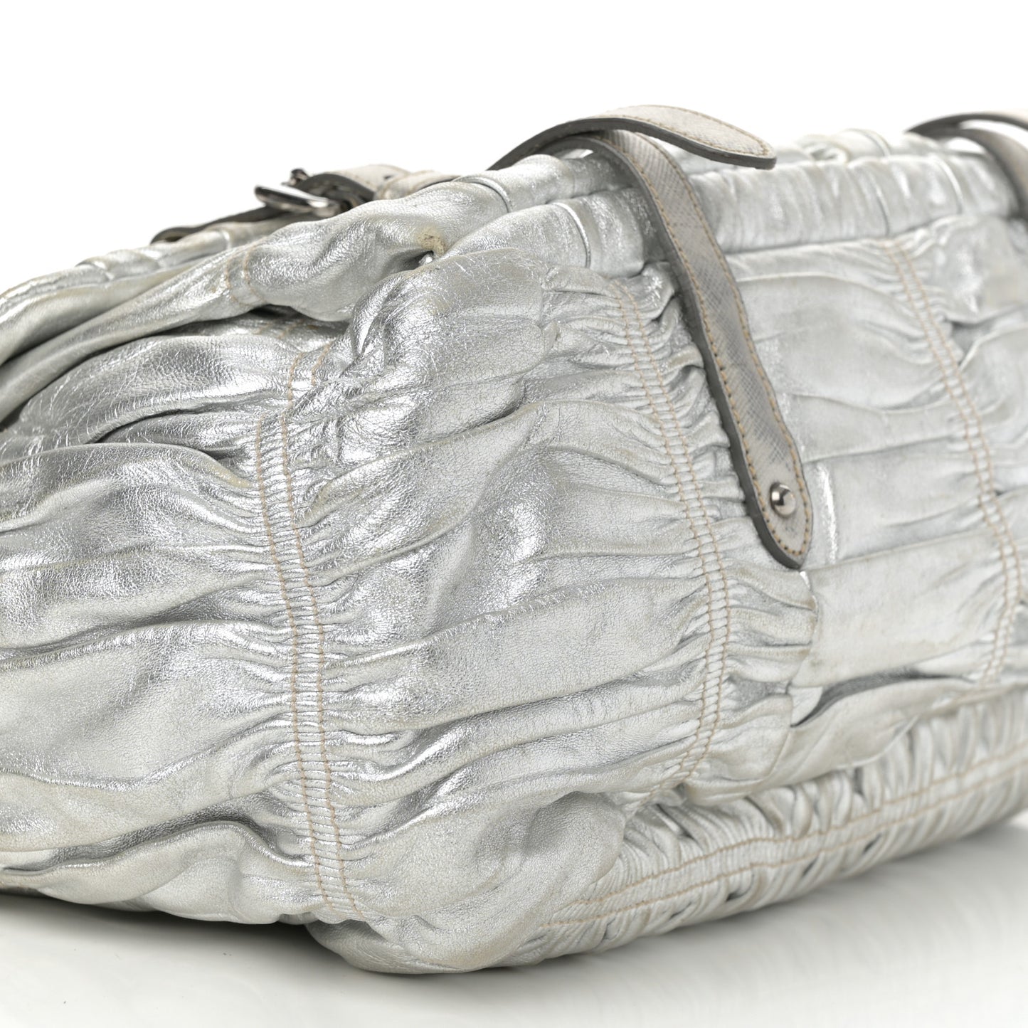 Metallic Nappa Gaufre Messenger Tote Argento