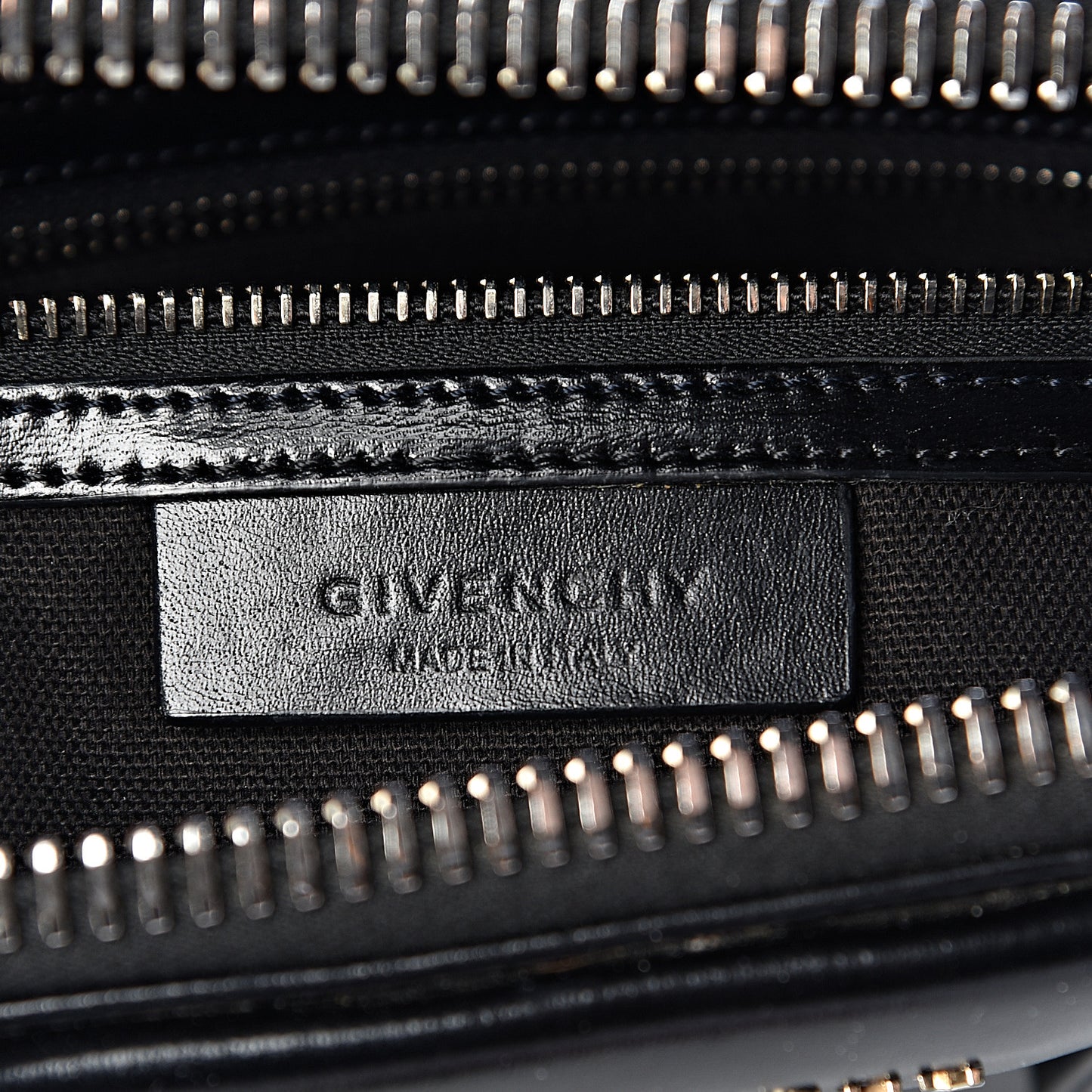 Shiny Lord Calfskin Small Antigona Black