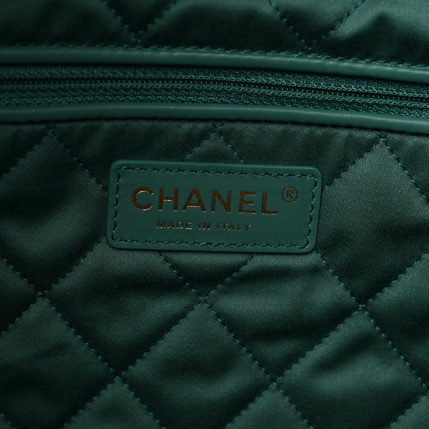 Shiny Calfskin Quilted Chanel 22 Green
