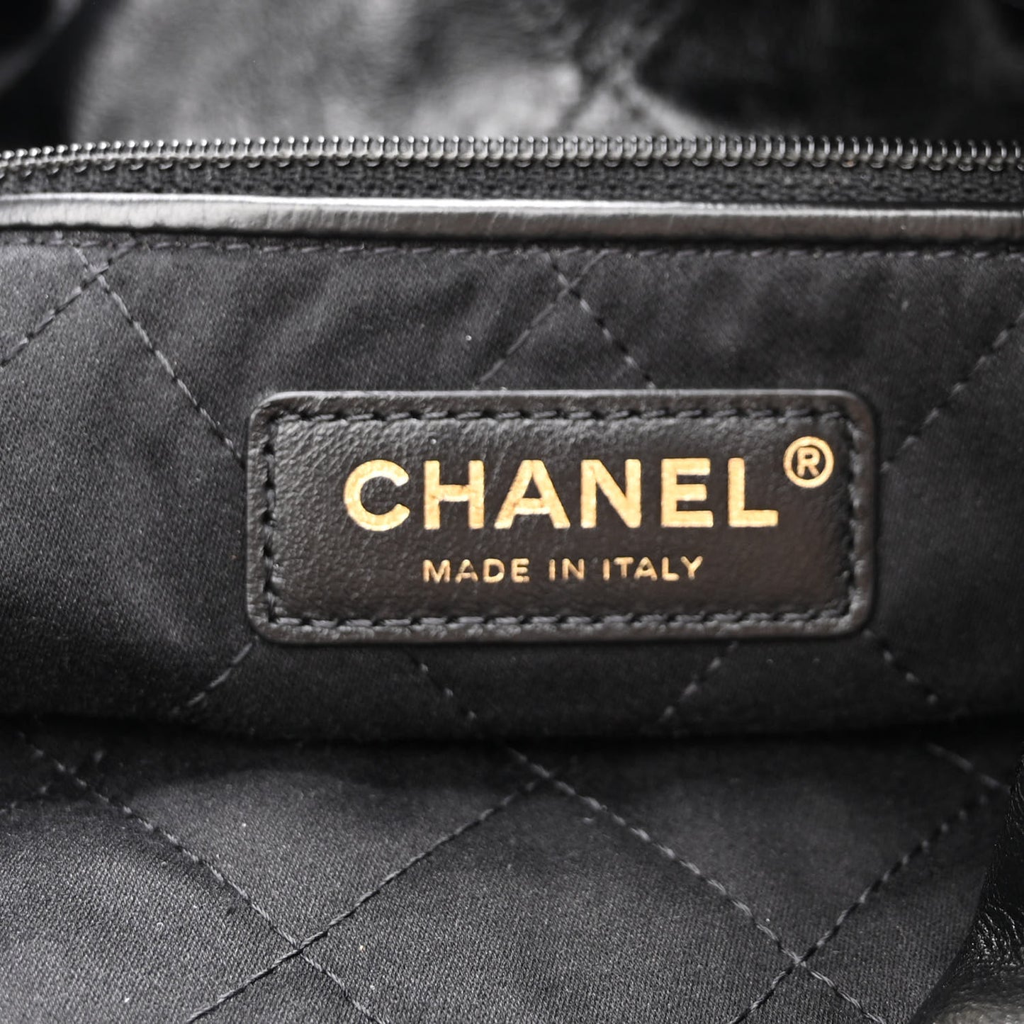 Shiny Calfskin Quilted Chanel 22 Black