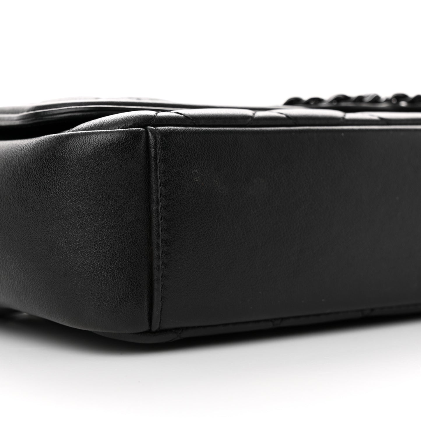 Lambskin Quilted Medium CC Filigree Flap Black