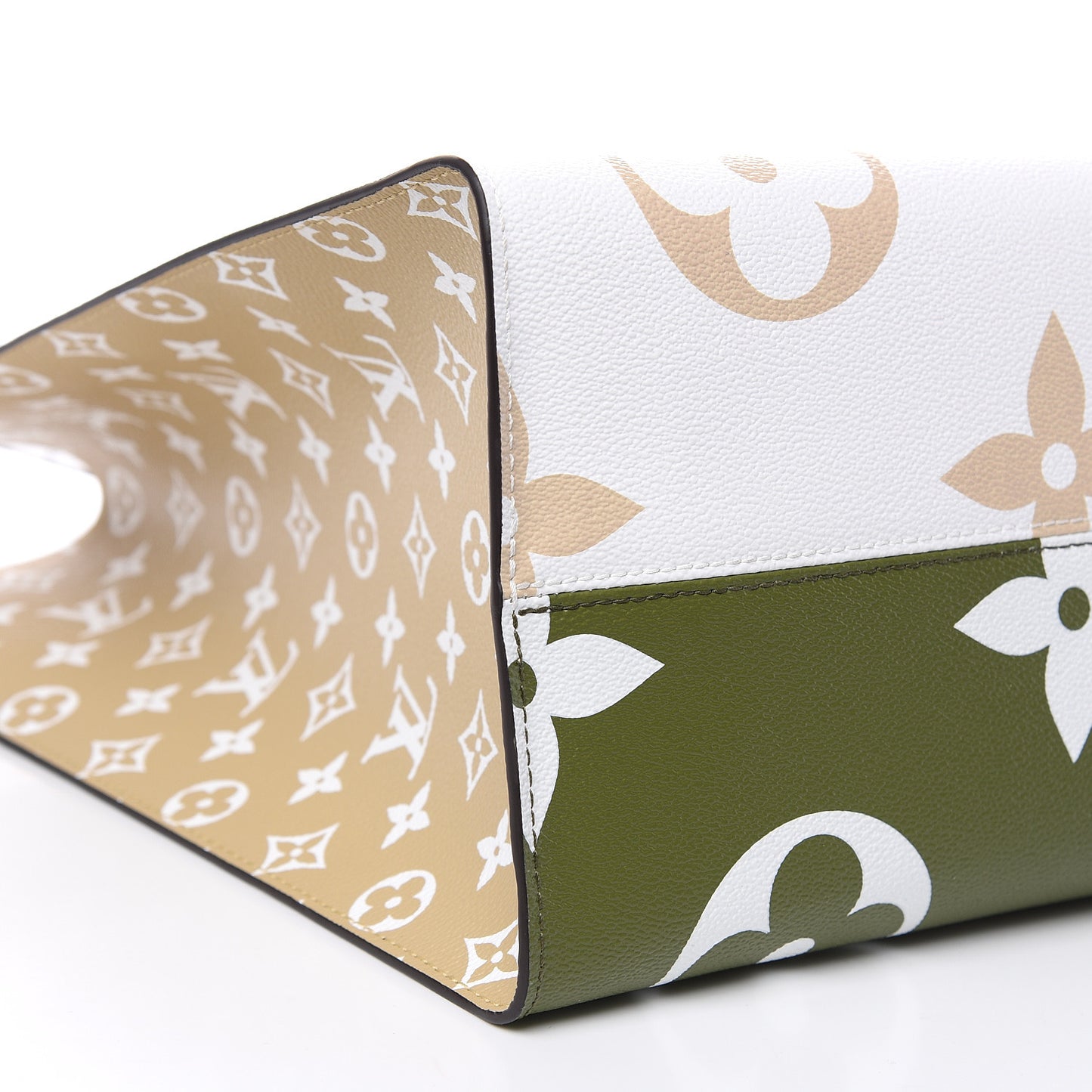 Monogram Giant Onthego GM Kaki Beige
