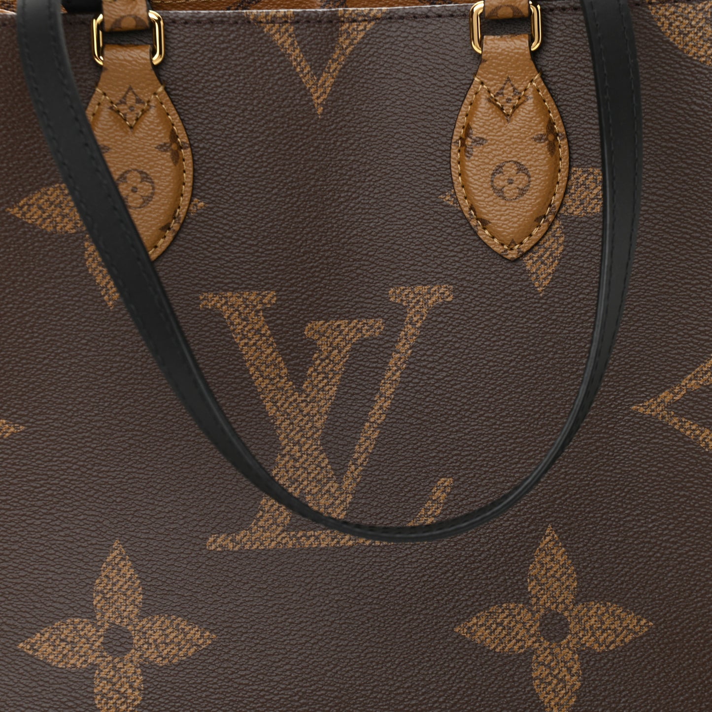 Reverse Monogram Giant Onthego MM