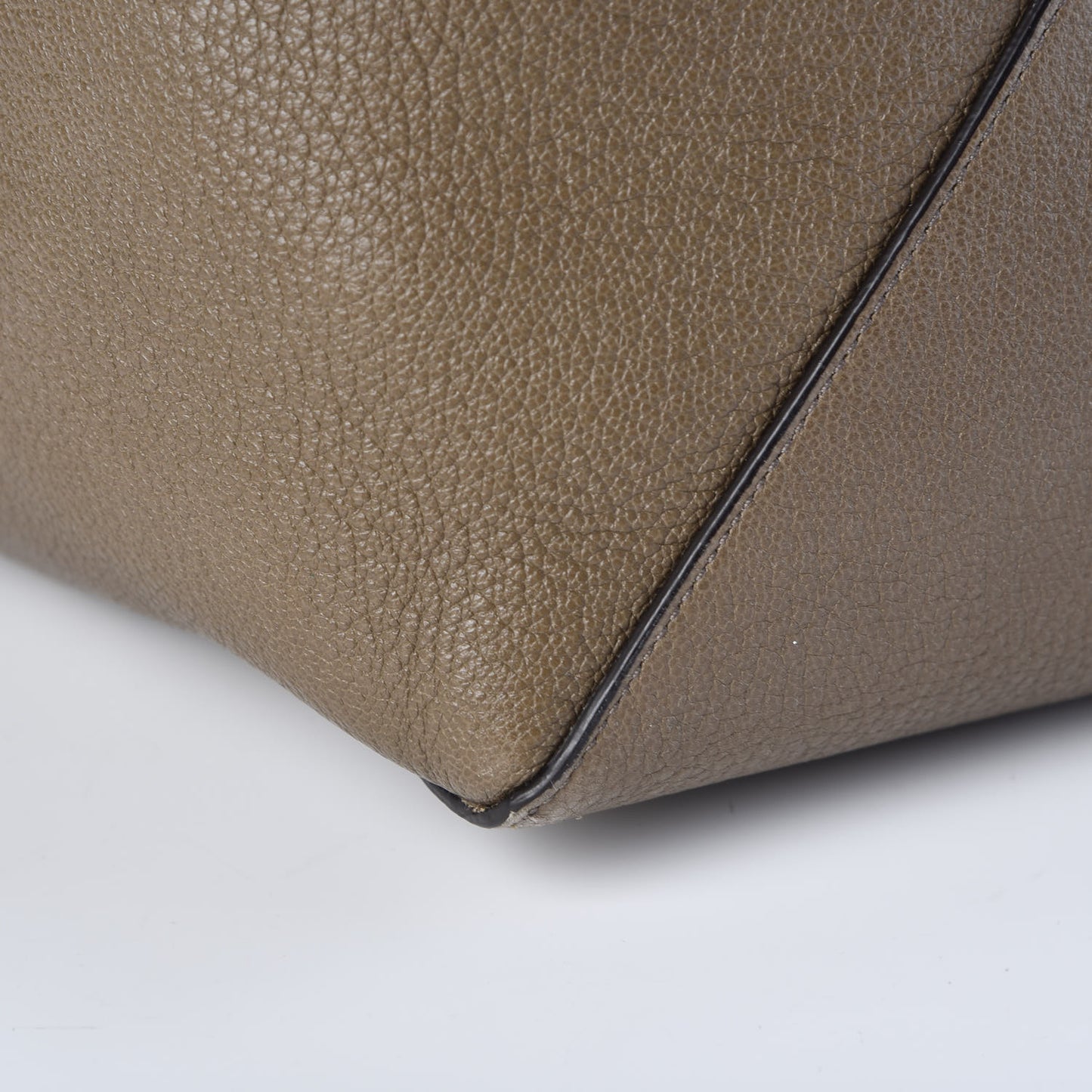 Soft Grained Calfskin Medium Belt Cabas Phantom Souris