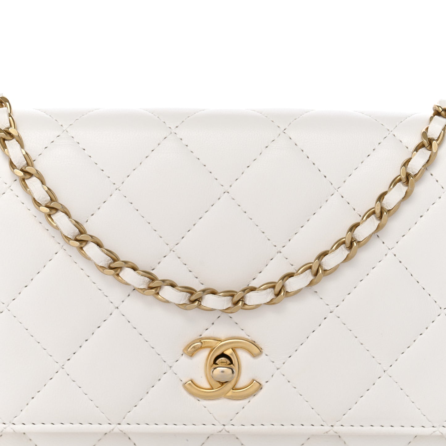 Lambskin Quilted CC Pearl Crush Wallet on Chain WOC White