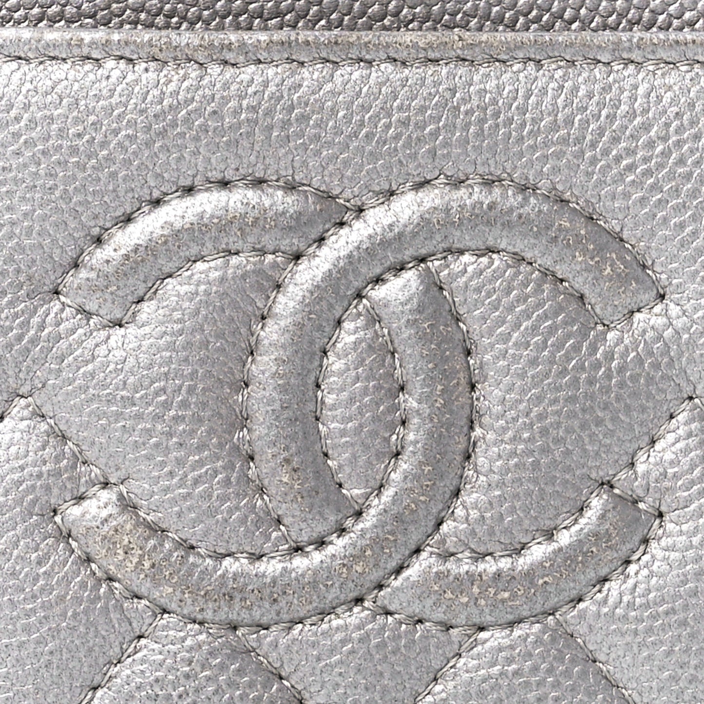 Metallic Caviar Quilted Card Holder Silver