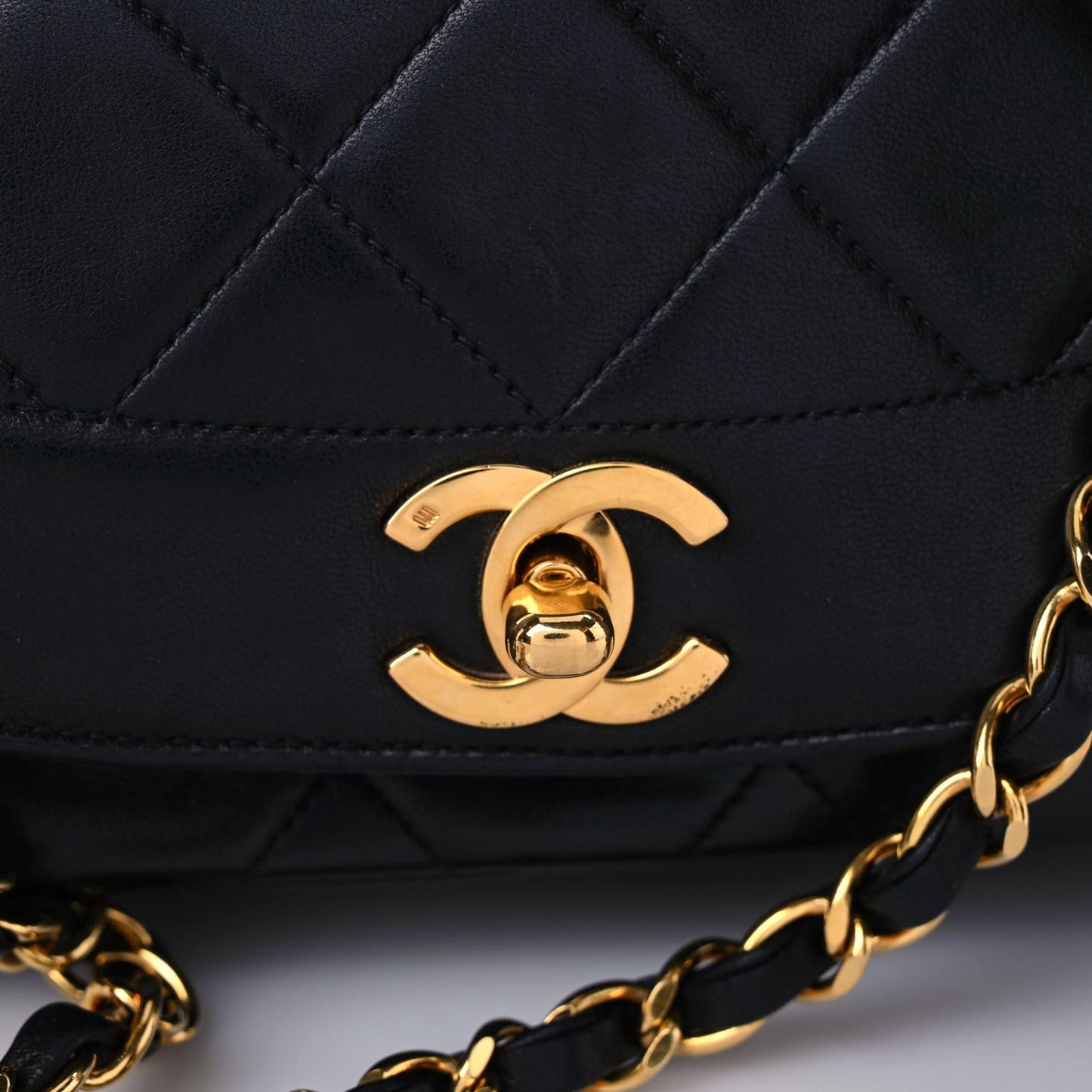 Lambskin Quilted Medium Single Flap Black