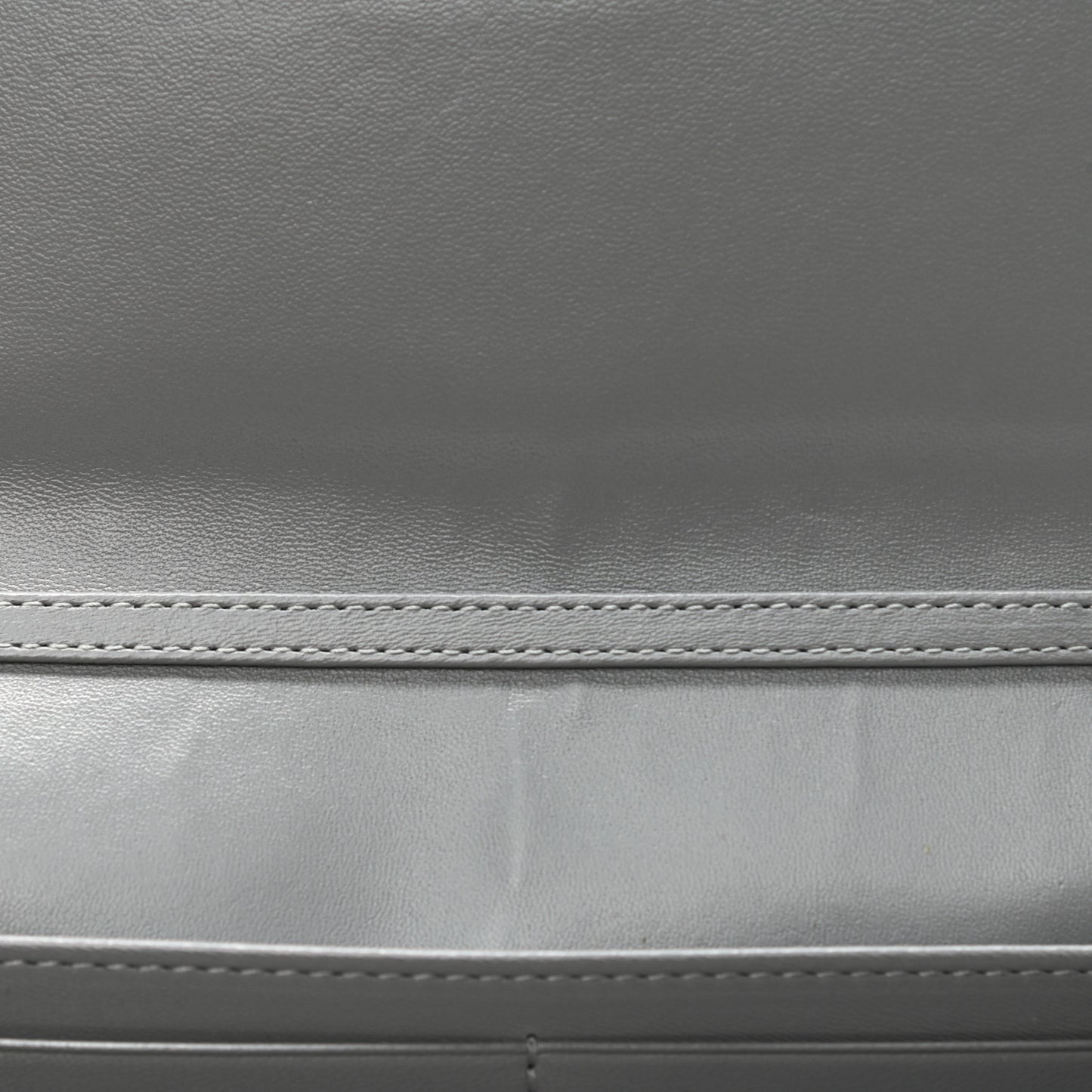 Grained Calfskin Diorama Croisiere Chain Wallet Gris