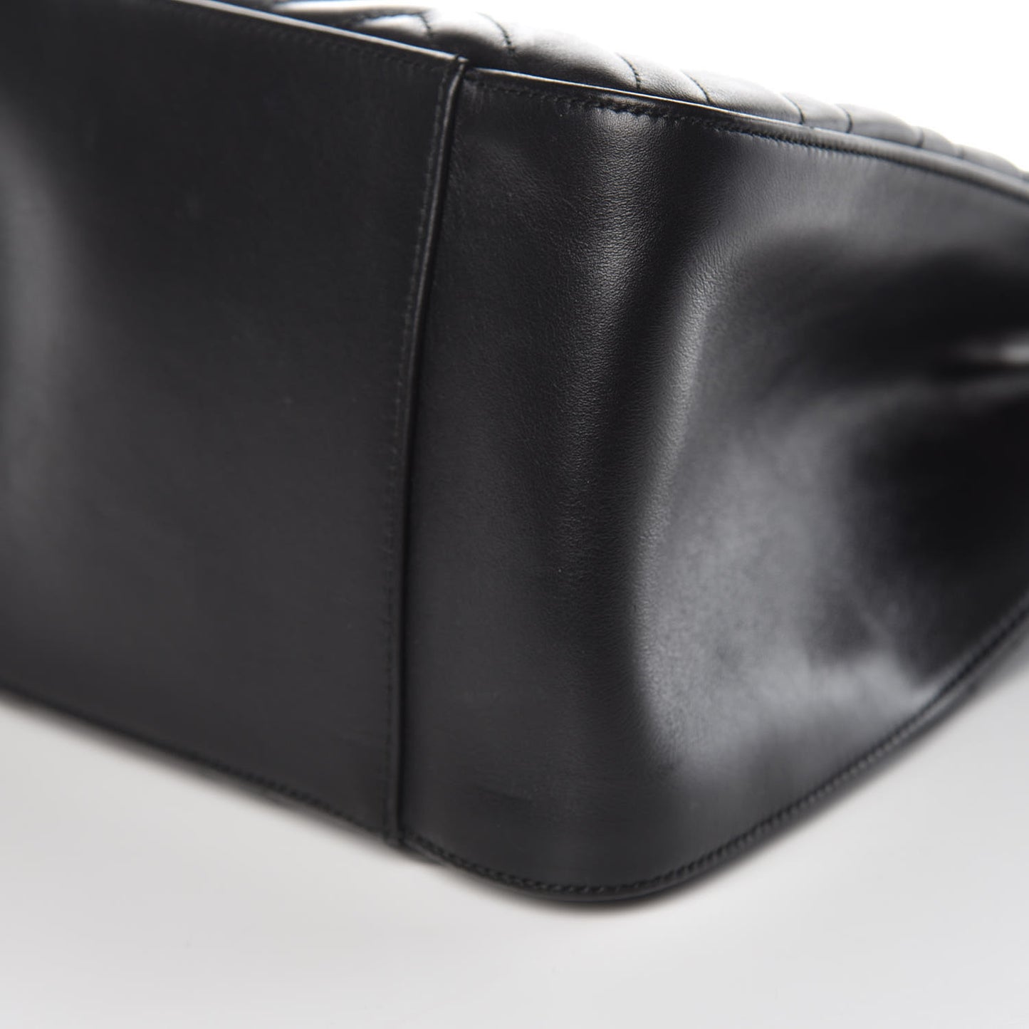 Calfskin Matelasse Medium GG Marmont Shoulder Tote Bag Black
