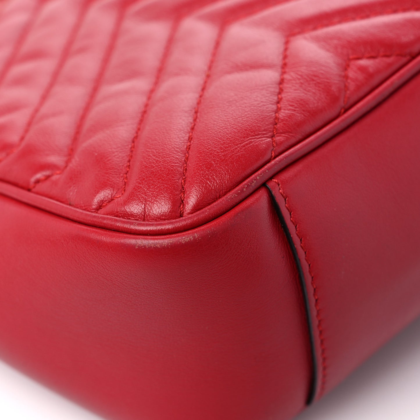 Calfskin Matelasse Small GG Marmont Shoulder Bag Hibiscus Red