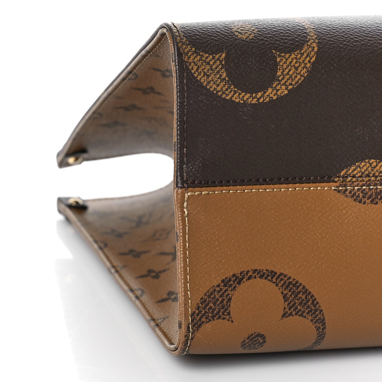 Reverse Monogram Giant Onthego MM