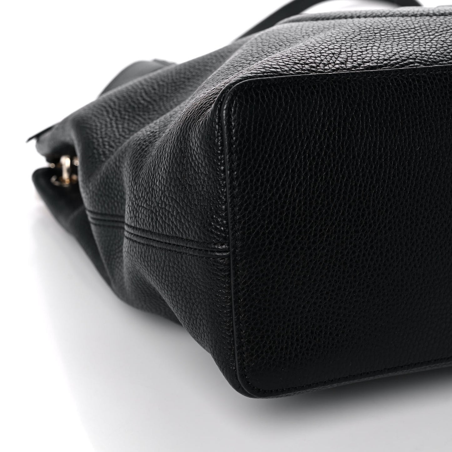 Pebbled Calfskin Large Soho Hobo Black