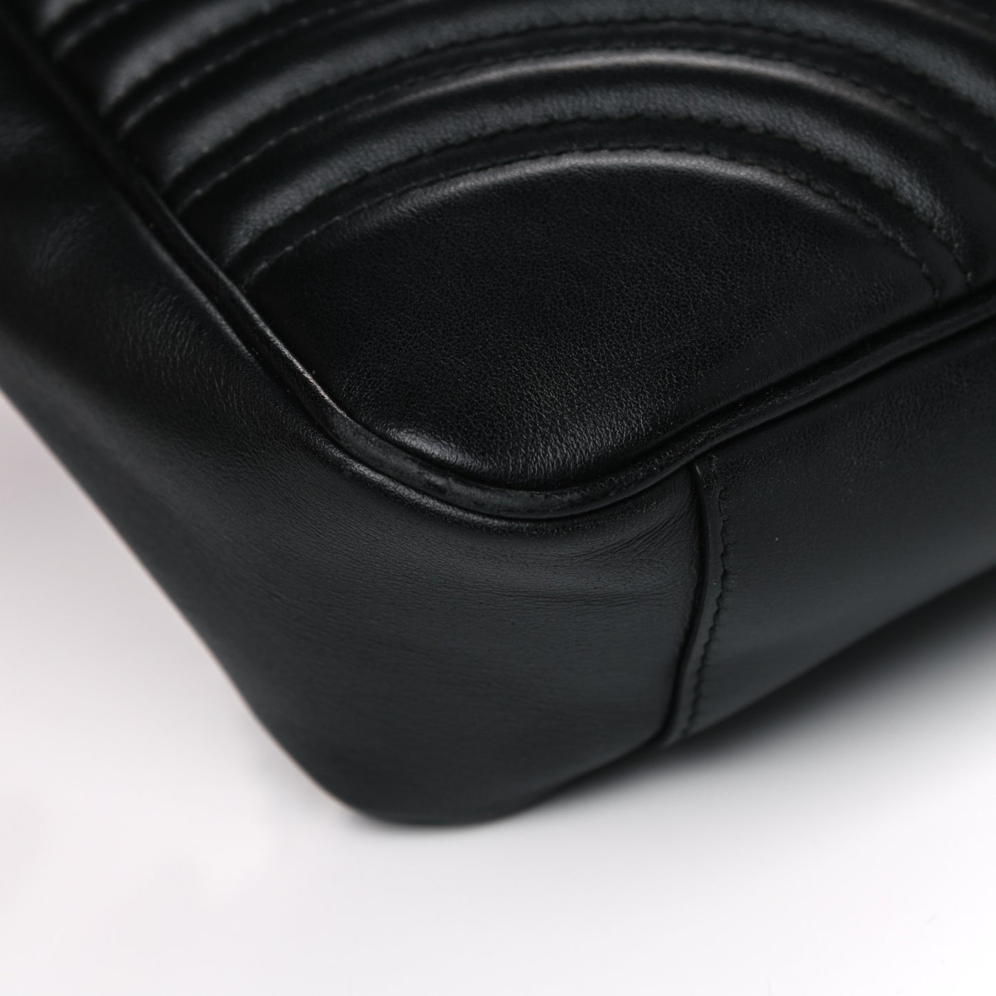 Calfskin Matelasse Medium GG Marmont Shoulder Bag Black