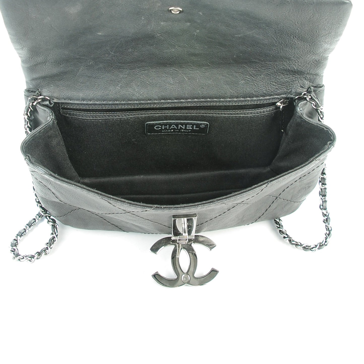 Washed Calfskin Diamond Stitch Hamptons Clutch With Chain Black