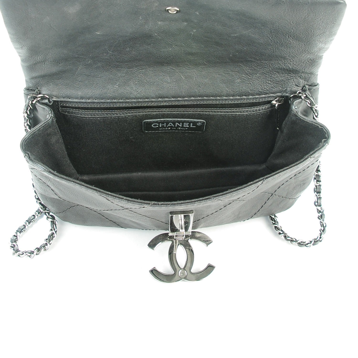 Chanel Washed Calfskin Diamond Stitch Hamptons Clutch With Chain Black 5 of 8