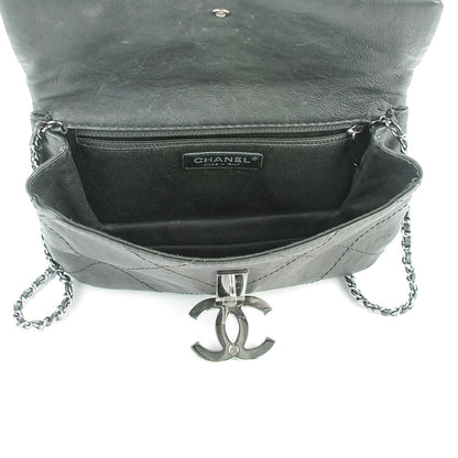 Chanel Washed Calfskin Diamond Stitch Hamptons Clutch With Chain Black 5 of 8
