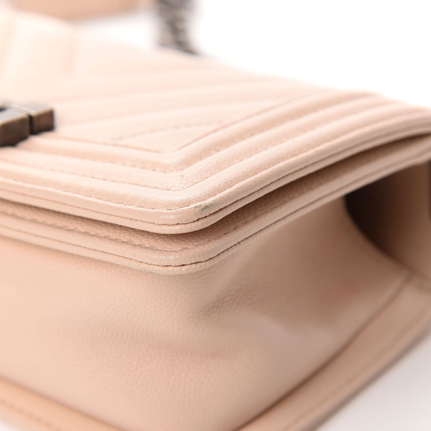 Caviar Chevron Quilted Small Boy Flap Light Beige