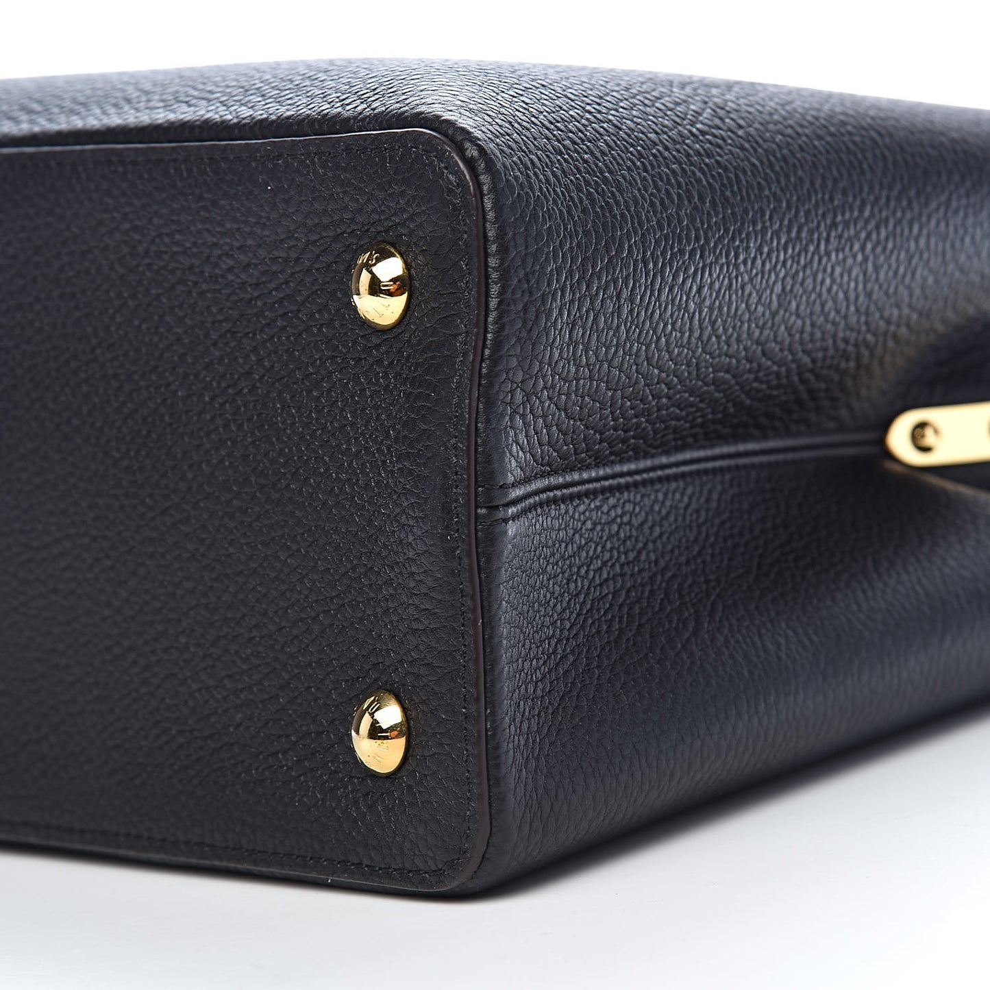 Taurillon Capucines MM Black