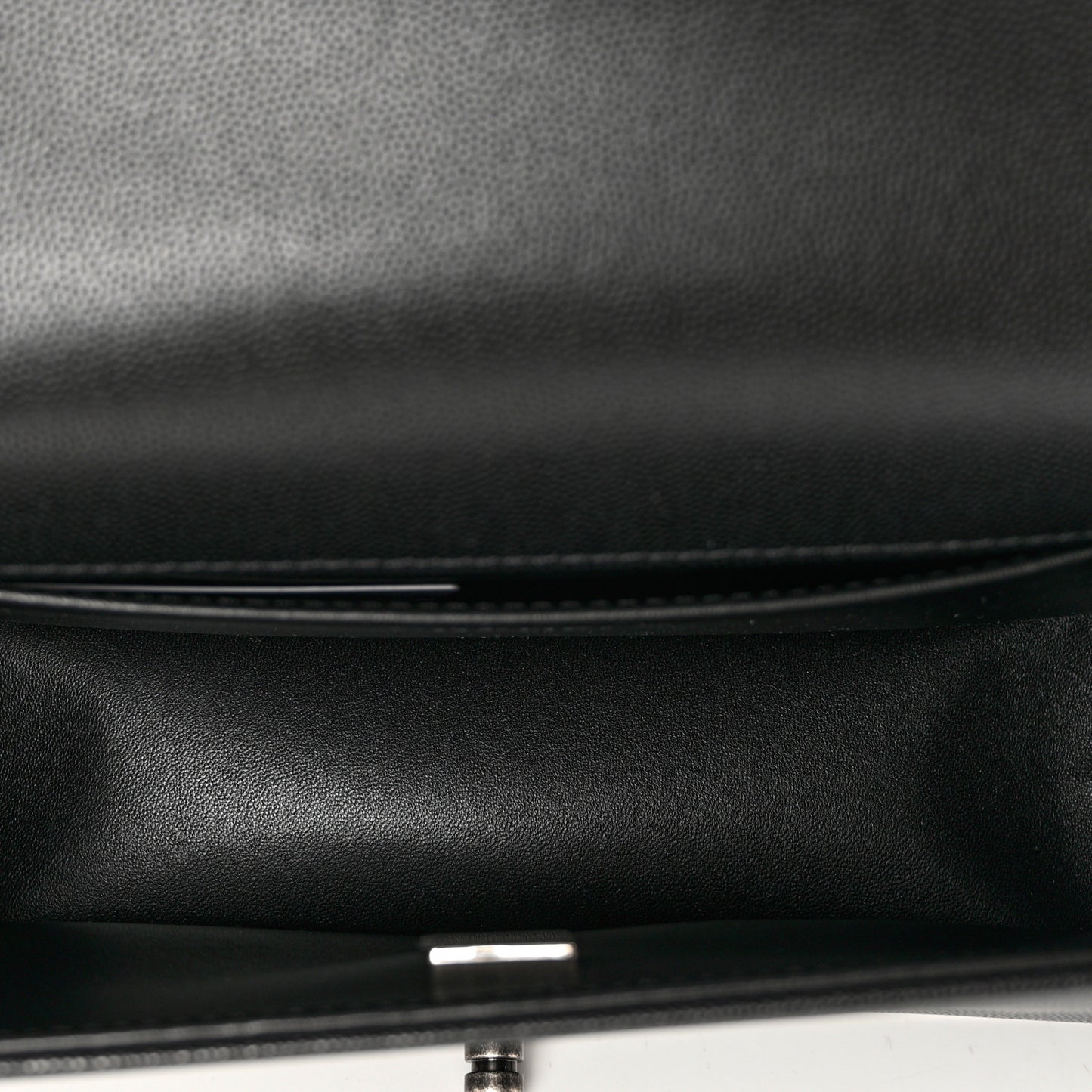 Caviar Quilted Medium Boy Flap Black
