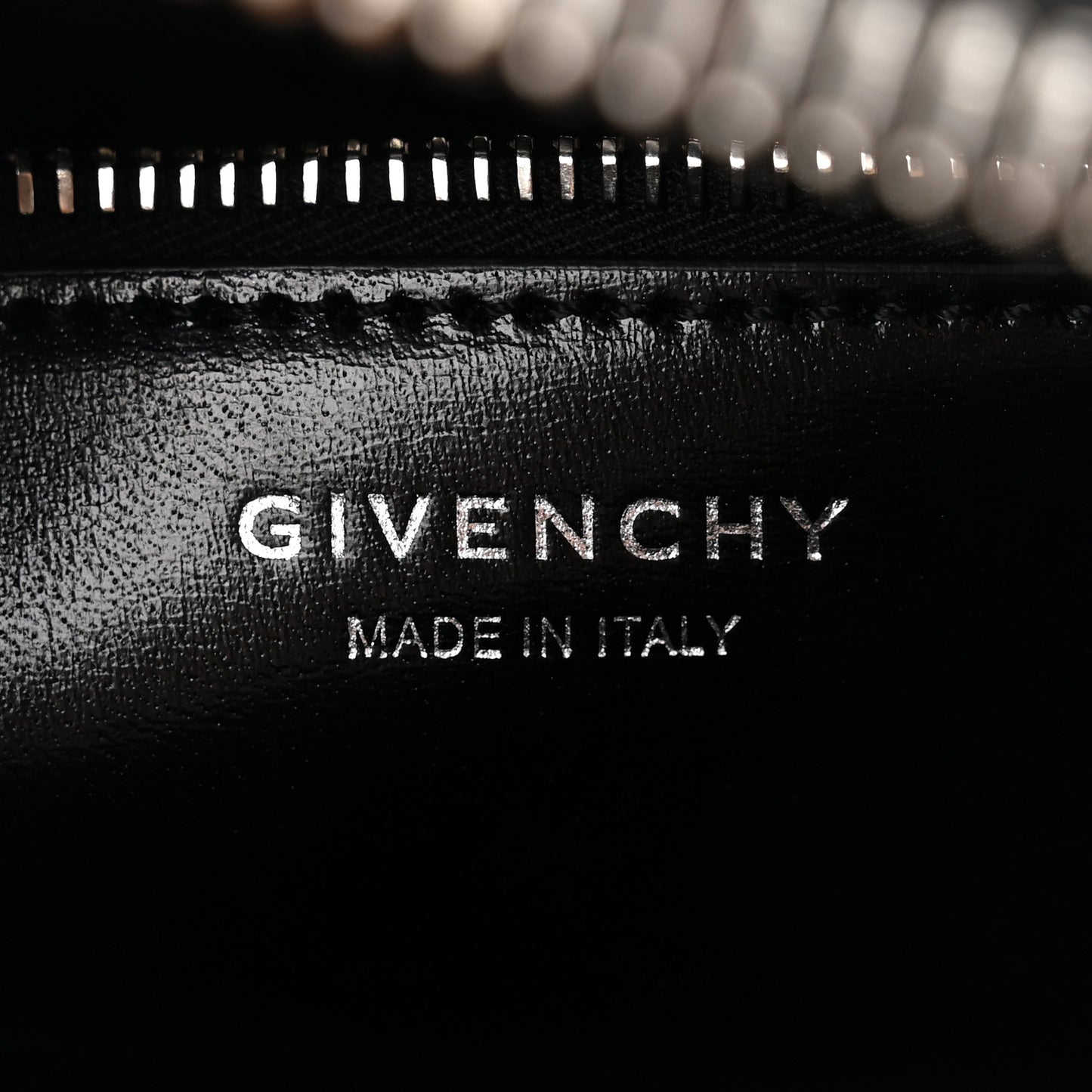 Box Calfskin Medium Lock Antigona Black