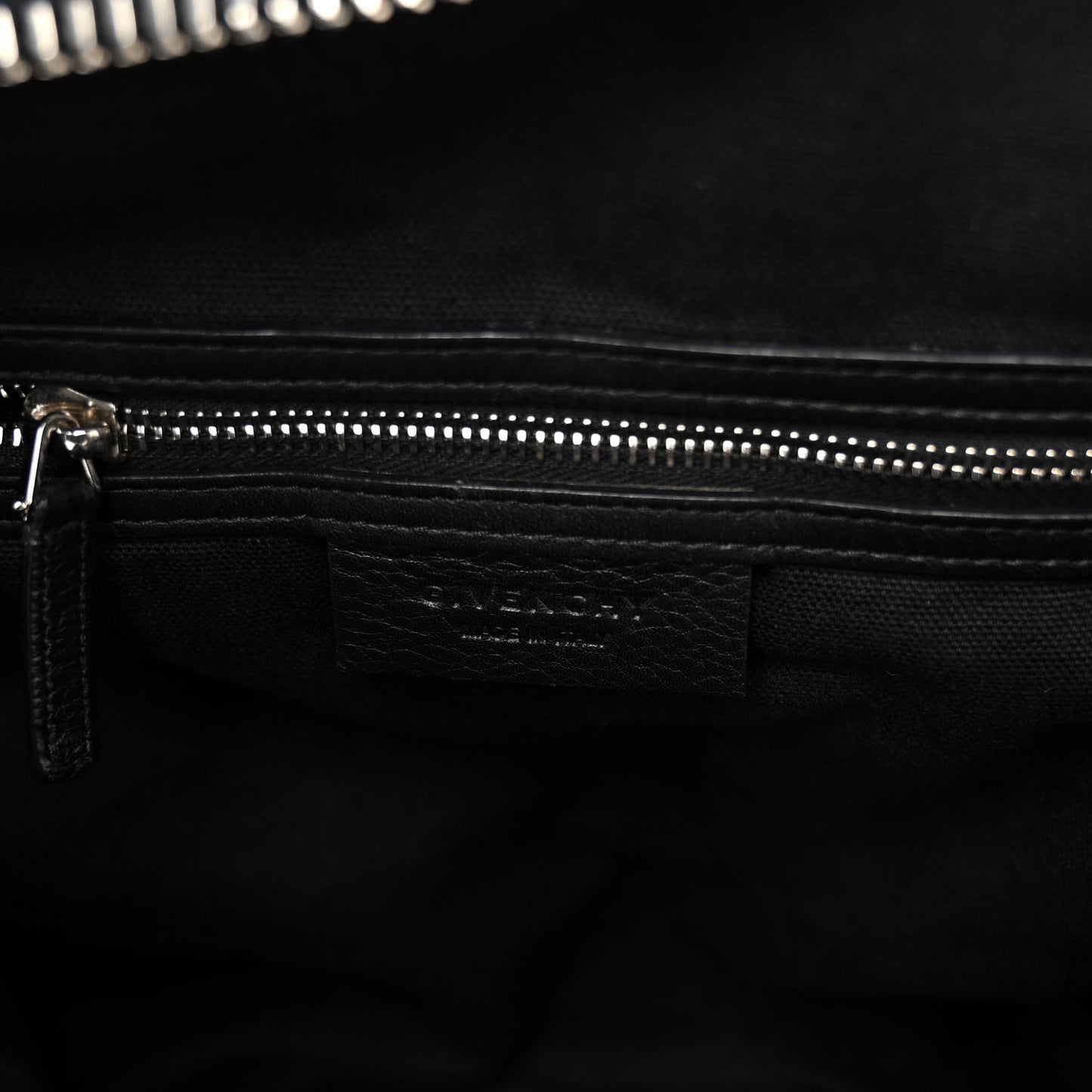 Waxy Grained Calfskin Studded Medium Nightingale Black