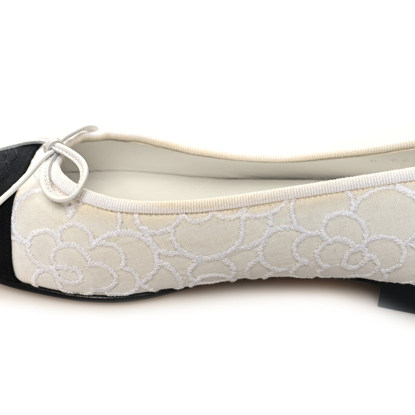 Fabric Camellia Embroidered Grosgrain Cap Toe Ballerina Flats 39.5 White Black