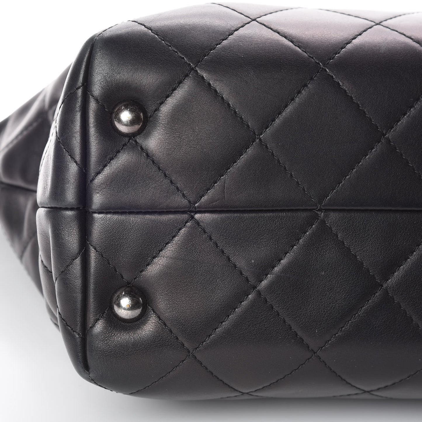 Calfskin Quilted Large Shopping In Chains Tote Black