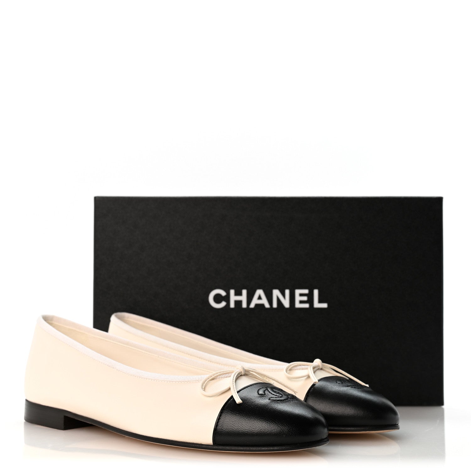 Chanel Lambskin Cap Toe CC Ballerina Flats 39 White Black 10 of 10