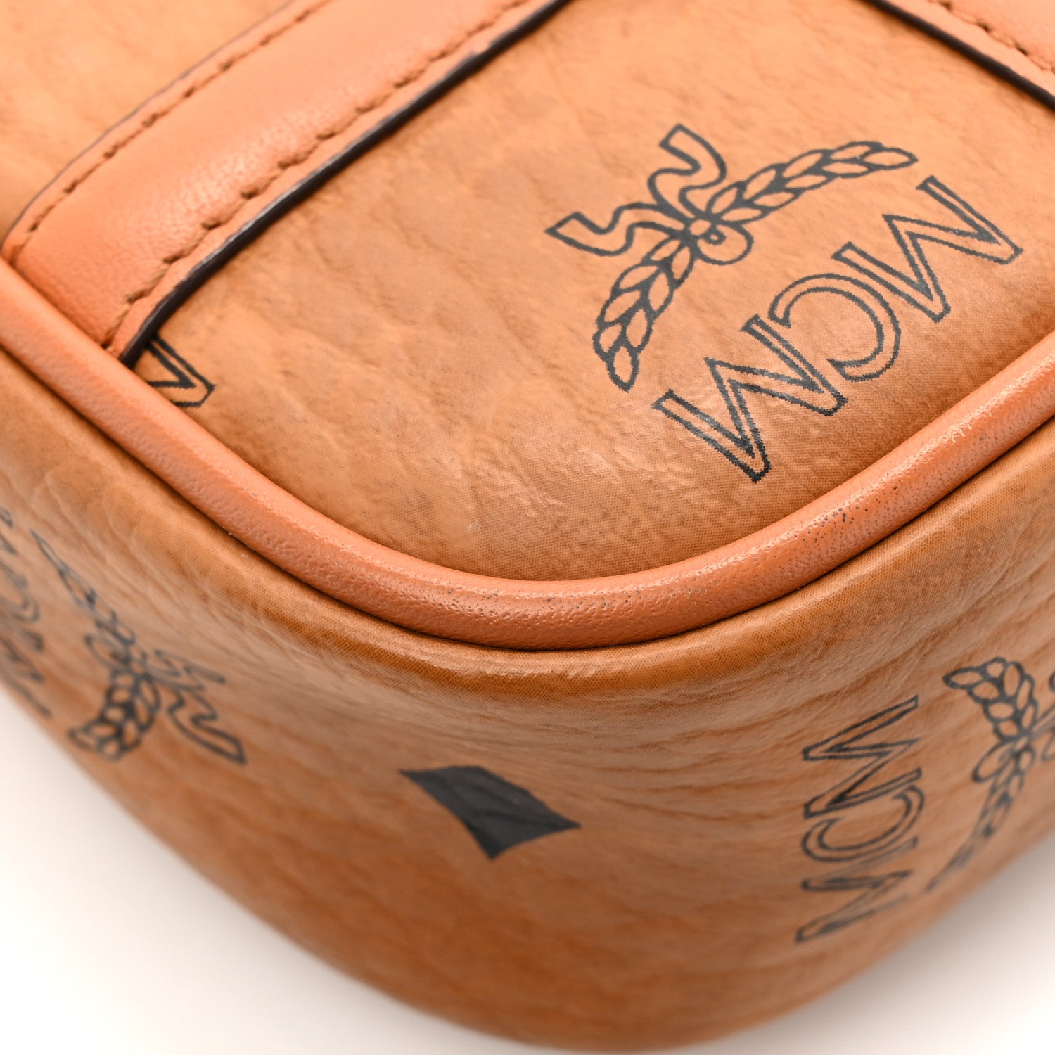 mcm ボディバッグ　cognac smallサイズ✨ MCM Small Diamant 3D Crossbody Bag | Brown | FARFETCH