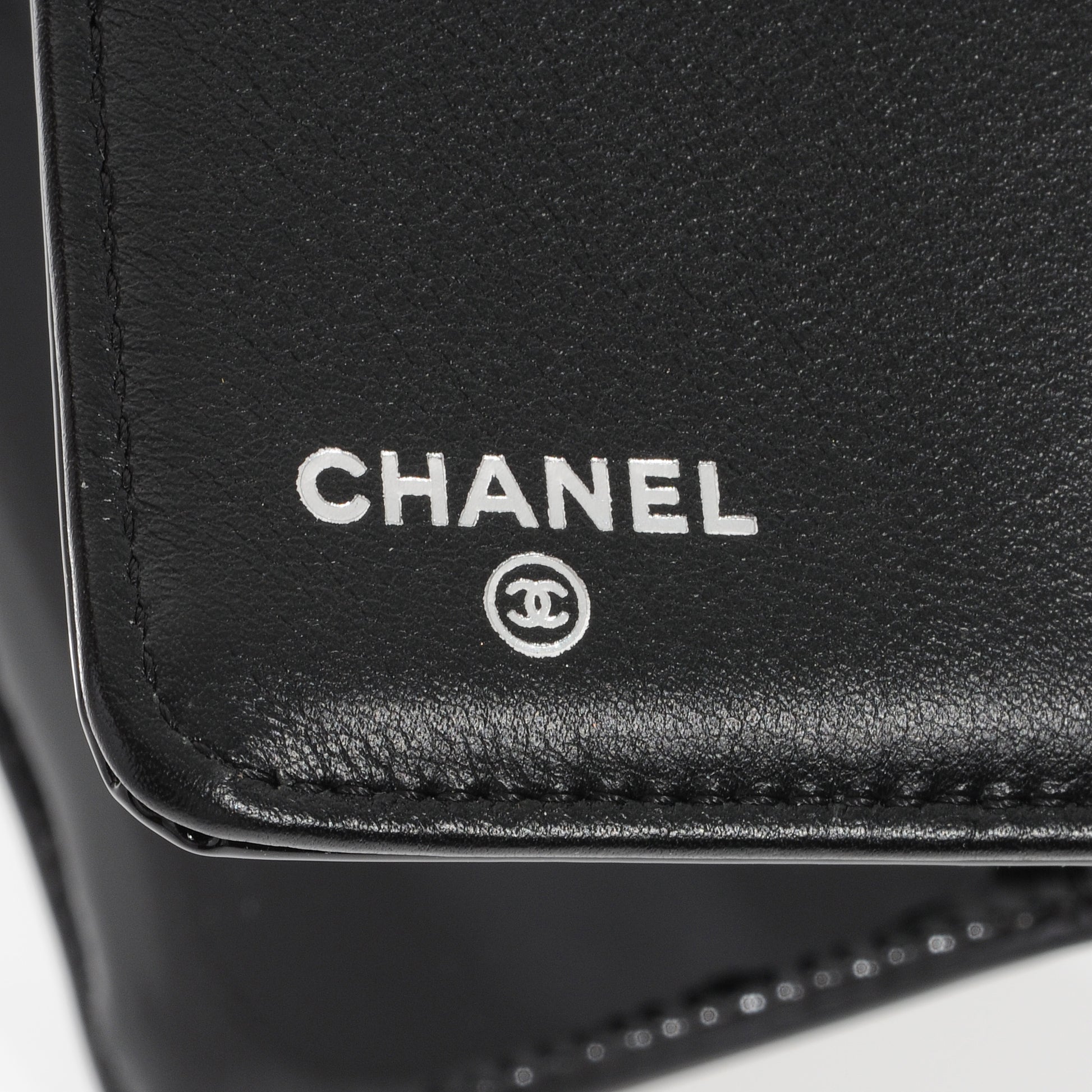 Chanel Patent CC Yen Wallet Black and White 5 of 7