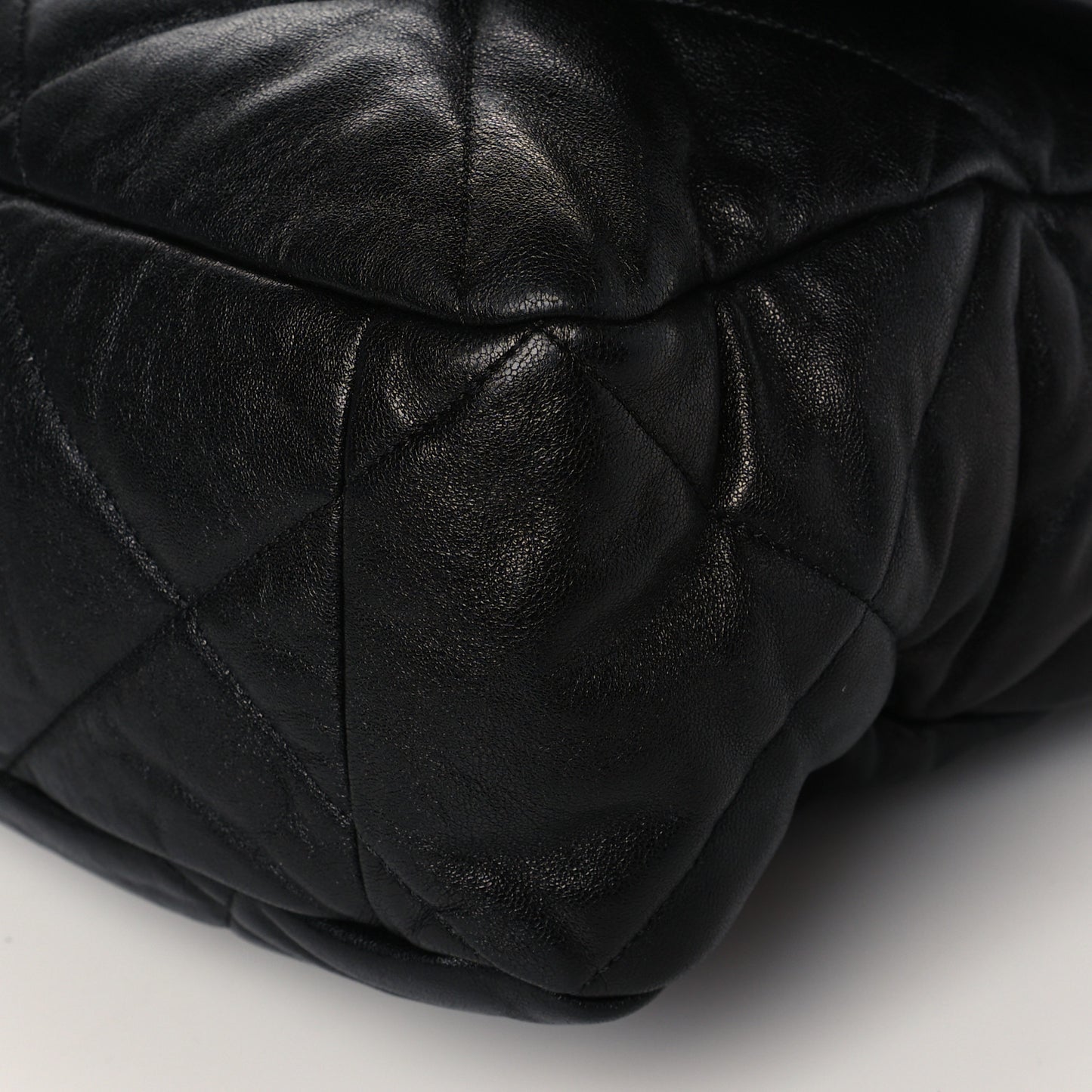 Lambskin Quilted Maxi Chanel 19 Flap Black