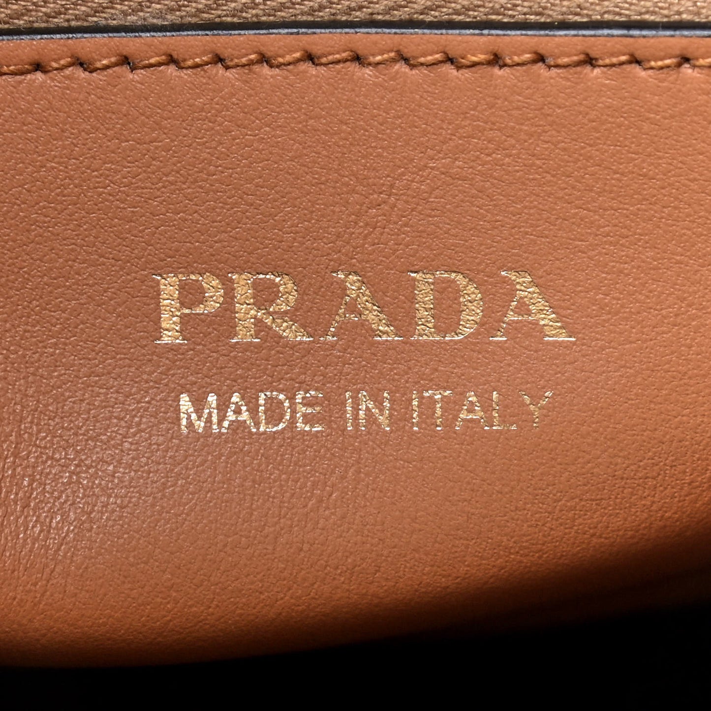 Saffiano City Calf Medium Esplanade Tote Caramel