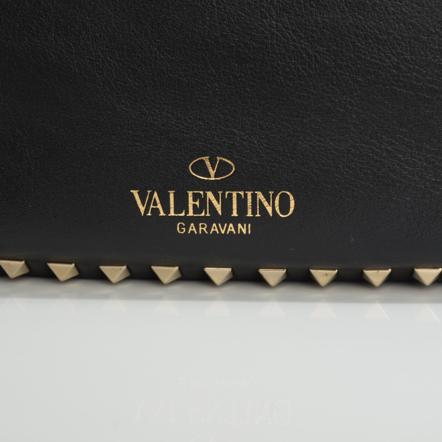 Vitello Medium Rockstud Tote Black