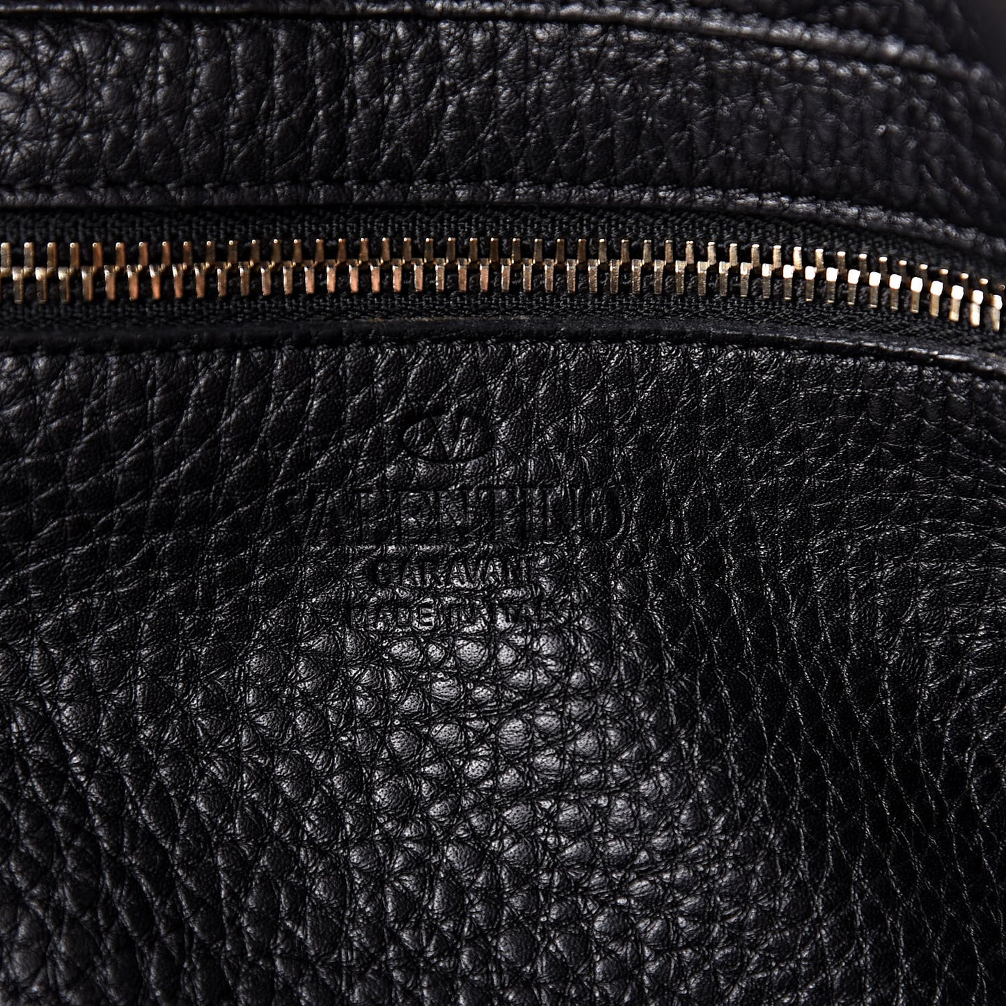 Pebbled Calfskin Medium Rockstud Tote Black